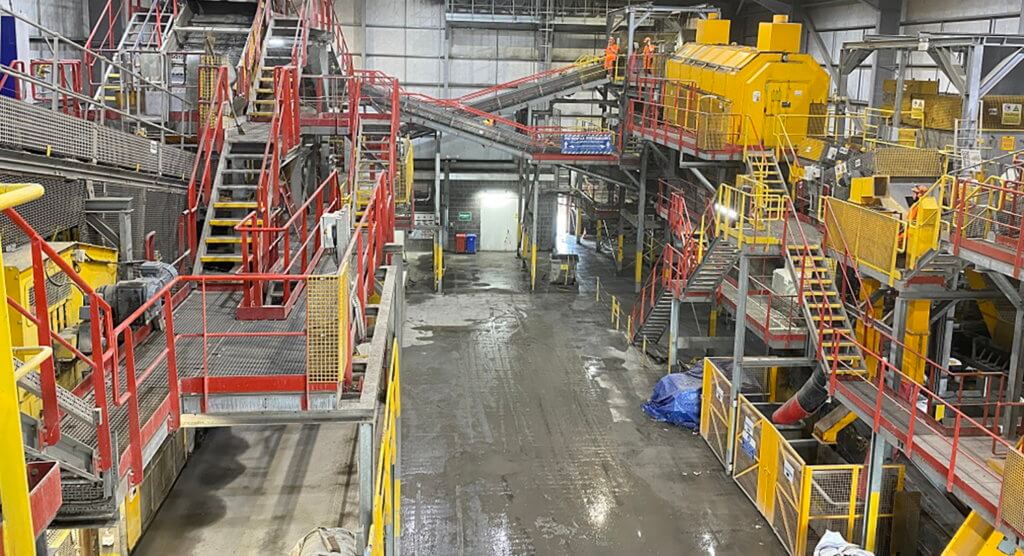 Waste-to-energy plant recovers valuable by-products